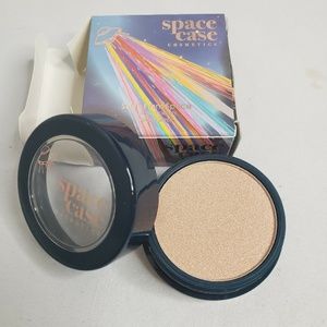 Space Case Cosmetics Highlighter